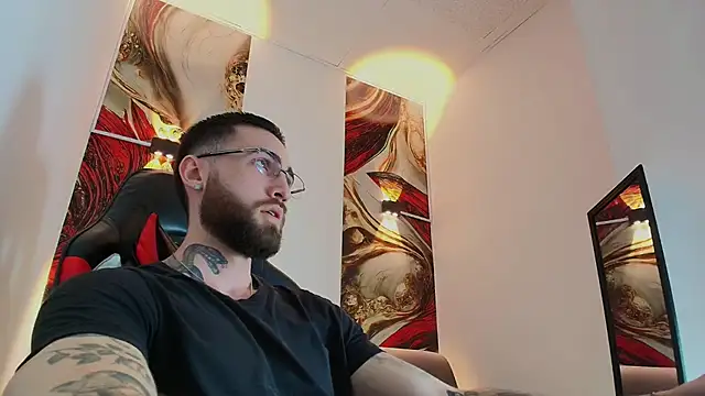 Snapshot of Luke_davis01 chatting on 11.15.25 Luke davis01 online show from 11.15.25