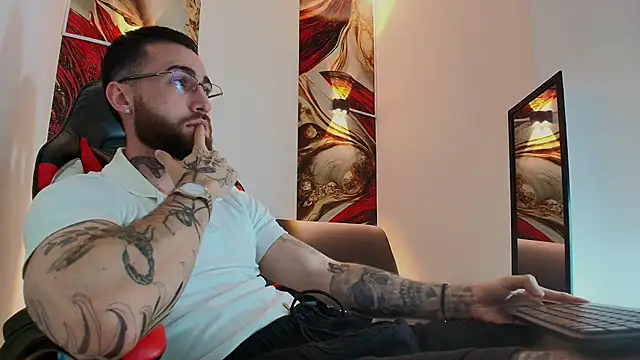 Snapshot of Luke_davis01 chatting on 11.17.25 Luke davis01 online show from 11.17.25