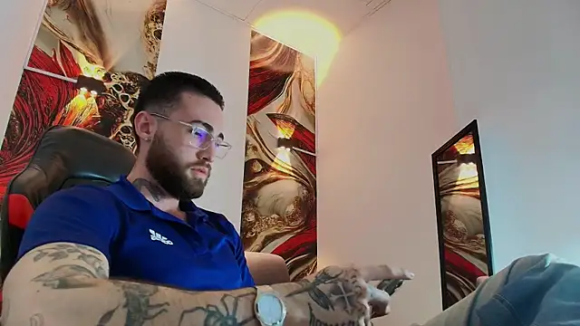 Snapshot of Luke_davis01 chatting on 11.18.25 Luke davis01 online show from 11.18.25