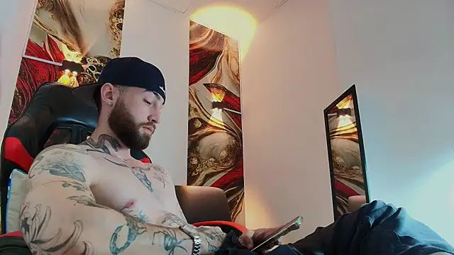 Snapshot of Luke_davis01 chatting on 11.19.25 Luke davis01 online show from 11.19.25