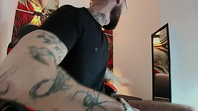 Snapshot of Luke_davis01 chatting on 11.21.25 Luke davis01 online show from 11.21.25