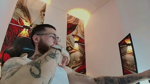 Snapshot of Luke_davis01 chatting on 11.28.25 Luke davis01 online show from 11.28.25