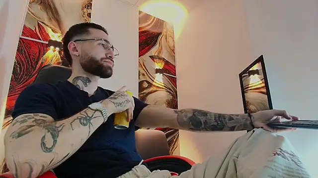 Snapshot of Luke_davis01 chatting on 12.02.25 Luke davis01 online show from 12.02.25