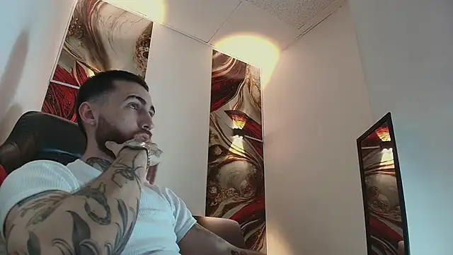 Snapshot of Luke_davis01 chatting on 12.16.25 Luke davis01 online show from 12.16.25