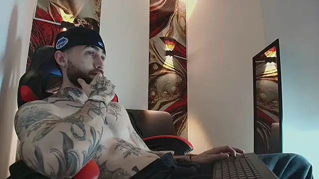 Snapshot of Luke_davis01 chatting on 12.17.25 Luke davis01 online show from 12.17.25