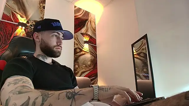 Snapshot of Luke_davis01 chatting on 12.19.25 Luke davis01 online show from 12.19.25