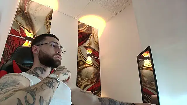 Snapshot of Luke_davis01 chatting on 12.20.25 Luke davis01 online show from 12.20.25