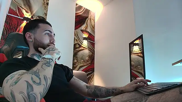 Snapshot of Luke_davis01 chatting on 12.22.25 Luke davis01 online show from 12.22.25