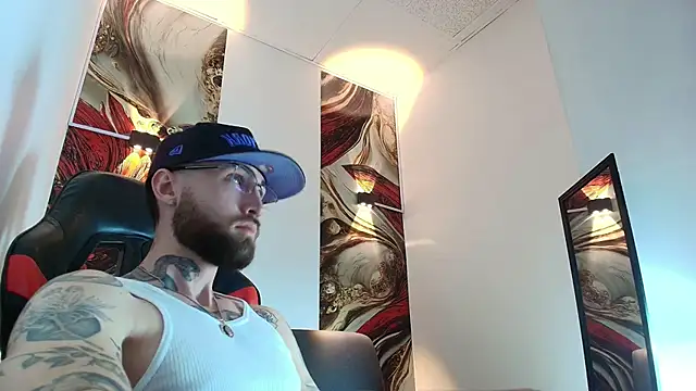 Snapshot of Luke_davis01 chatting on 01.15.26 Luke davis01 online show from 01.15.26