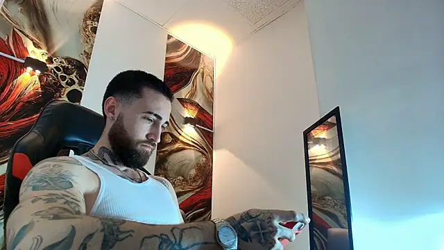 Snapshot of Luke_davis01 chatting on 06.24.26 Luke davis01 online show from 06.24.26