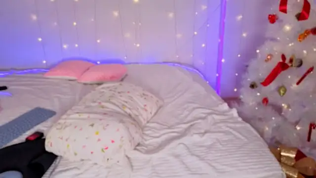 Nicole Hampton online show from 01.05.26