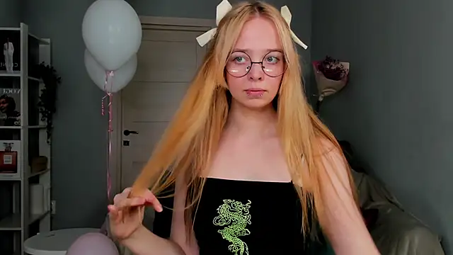 Snapshot of Bellla_Murrr chatting on 03.21.25 Bellla Murrr online show from 03.21.25