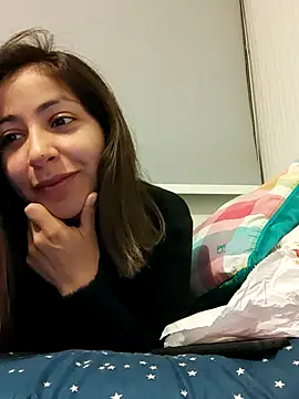 Snapshot of MaiPandora chatting on 10.27.25 MaiPandora online show from 10.27.25