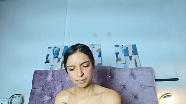 Snapshot of Skye_Moore chatting on 09.25.25 Skye Moore online show from 09.25.25