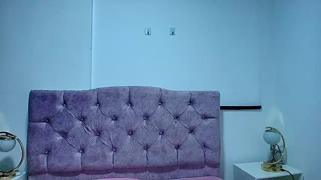 Skye Moore online show from 11.24.25