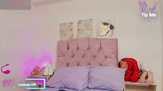 Skye Moore online show from 04.01.26