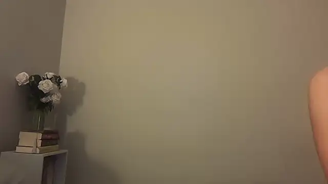 Snapshot of skyejde chatting on 12.21.25 skyejde online show from 12.21.25