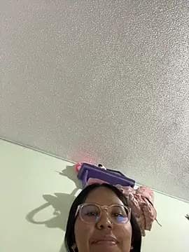 Snapshot of Venus_Day chatting on 09.30.25 Venus Day online show from 09.30.25