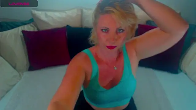 Lex McQueen online show from 05.12.26