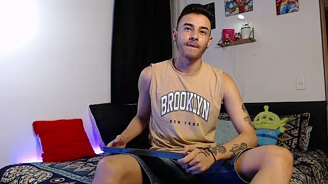 Snapshot of kyle_clint07 chatting on 11.08.25 kyle clint07 online show from 11.08.25