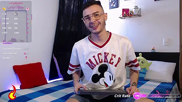 Snapshot of kyle_clint07 chatting on 11.26.25 kyle clint07 online show from 11.26.25