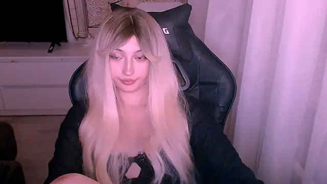 beauty blonde online show from 12.17.25