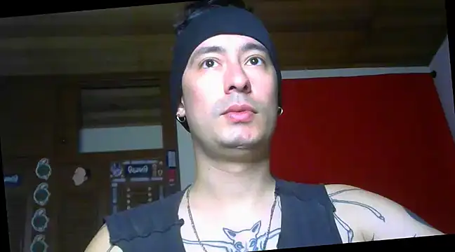 Snapshot of vampireathome chatting on 02.11.25 vampireathome online show from 02.11.25