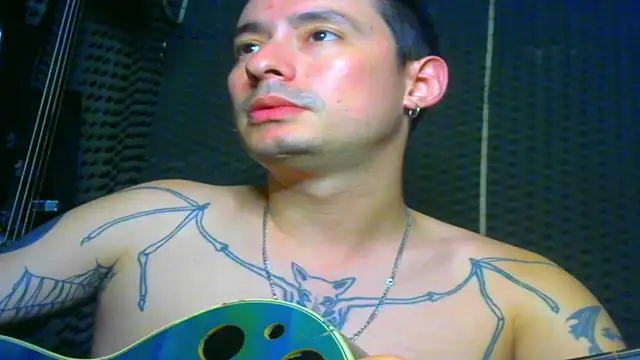 Snapshot of vampireathome chatting on 03.04.25 vampireathome online show from 03.04.25