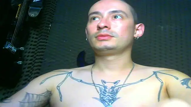 Snapshot of vampireathome chatting on 03.14.25 vampireathome online show from 03.14.25