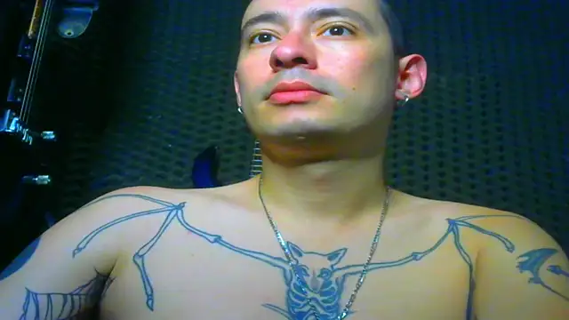 Snapshot of vampireathome chatting on 03.15.25 vampireathome online show from 03.15.25