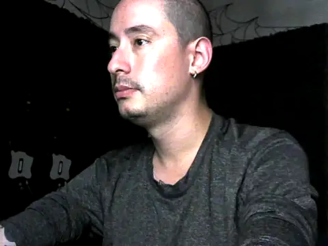 Snapshot of vampireathome chatting on 11.18.25 vampireathome online show from 11.18.25