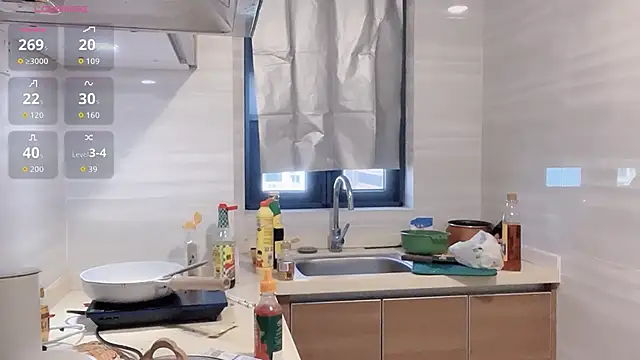 Moonccoi online show from 09.10.25