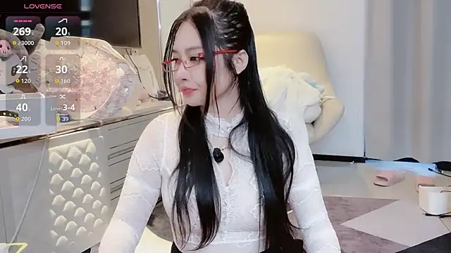 Moonccoi online show from 10.02.25