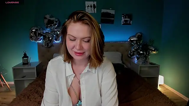 Angela Wallace online show from 02.12.25