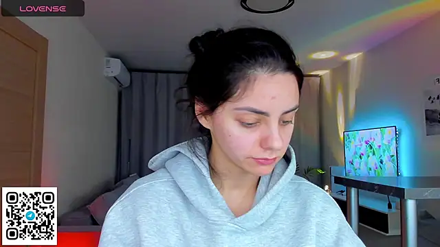 EmiliaZen online show from 04.10.26