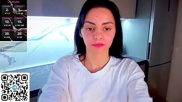 Snapshot of EmiliaZen chatting on 04.26.26 EmiliaZen online show from 04.26.26