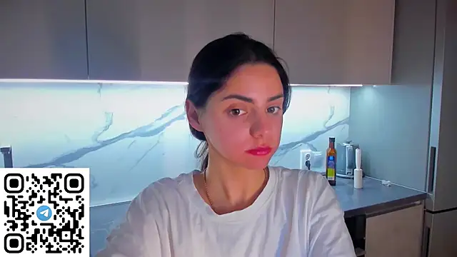 Snapshot of EmiliaZen chatting on 05.03.26 EmiliaZen online show from 05.03.26