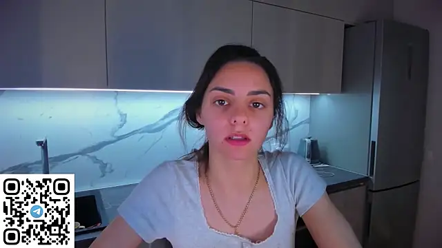 Snapshot of EmiliaZen chatting on 05.31.26 EmiliaZen online show from 05.31.26