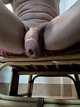 Snapshot of xdream chatting on 10.16.25 xdream online show from 10.16.25