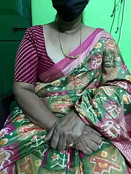 Snapshot of niiveditha chatting on 03.16.25 niiveditha online show from 03.16.25