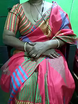 Snapshot of niiveditha chatting on 09.23.25 niiveditha online show from 09.23.25