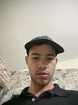 Snapshot of Twink_X chatting on 03.04.25 Twink X online show from 03.04.25