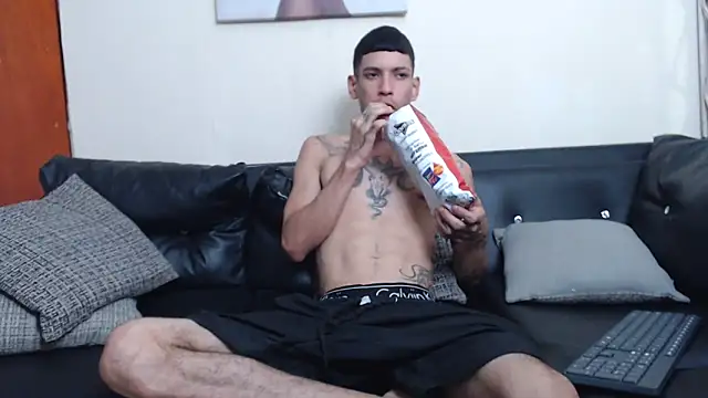 Snapshot of biigjhonny chatting on 10.26.25 biigjhonny online show from 10.26.25