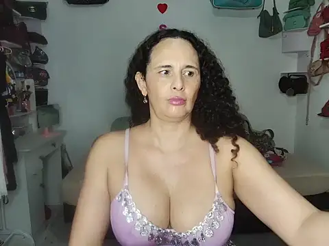 Snapshot of Shakirita chatting on 07.18.26 Shakirita online show from 07.18.26