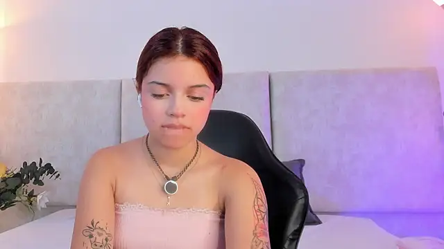 Giselle Lauren online show from 12.18.25