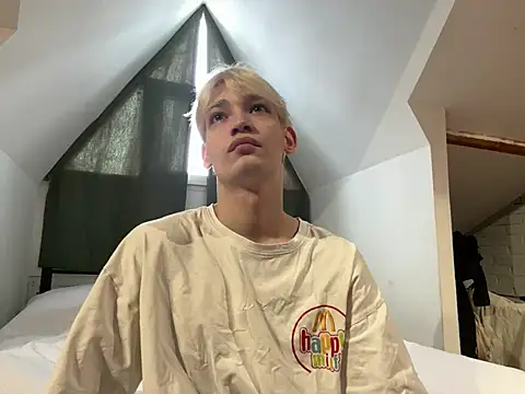 Snapshot of Julian_wins chatting on 02.12.25 Julian wins online show from 02.12.25