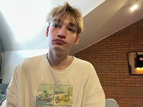 Snapshot of Julian_wins chatting on 02.24.25 Julian wins online show from 02.24.25