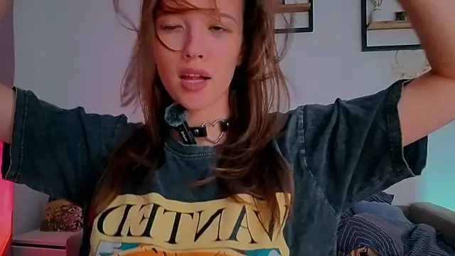 Snapshot of DemiDee chatting on 06.23.26 DemiDee online show from 06.23.26