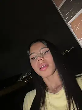 Laura-Khalifa online show from 02.17.25