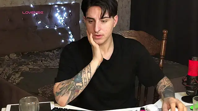 dark-willoww online show from 02.12.25